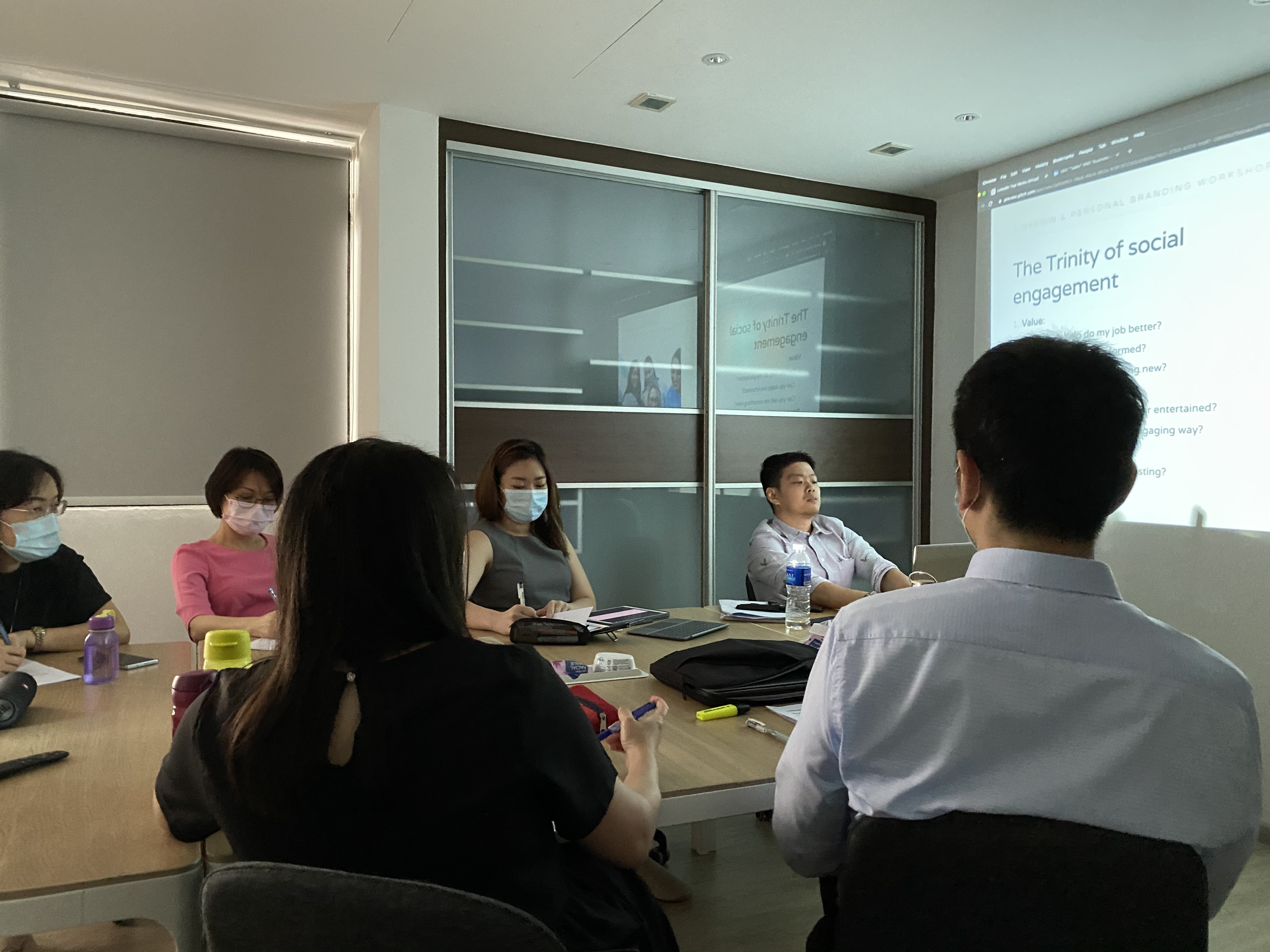 Orizal advisors taking part in a private LinkedIn workshop