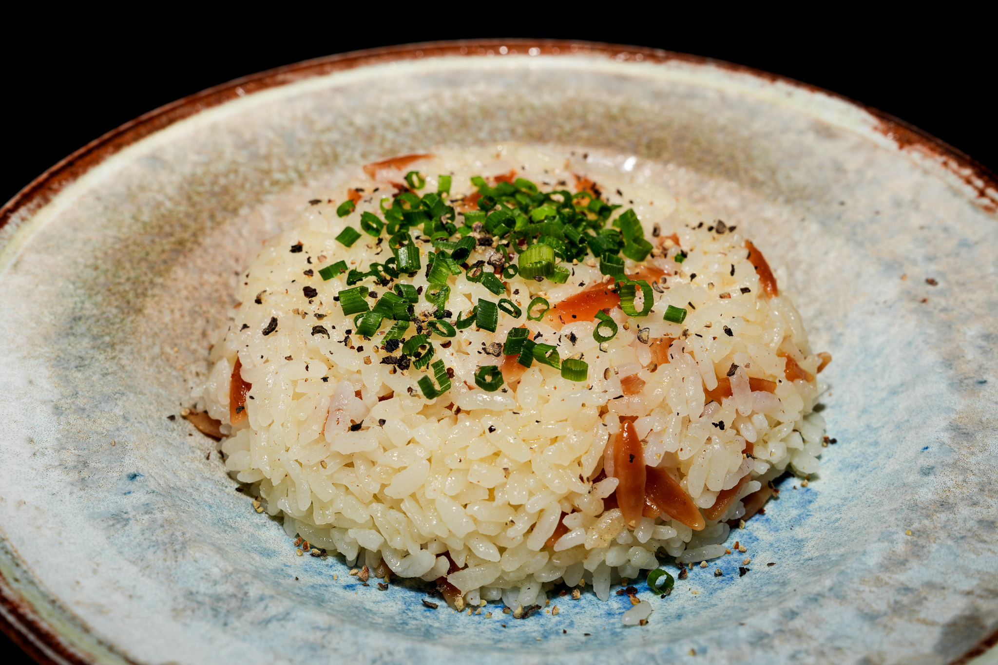Rice pilaf with toasted pasta and chopped herbs